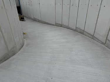 Chape de béton lissée réalisée par SALI BUILDING sur un chantier